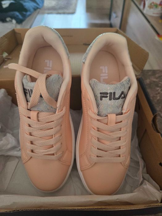 Маратонки     FILA