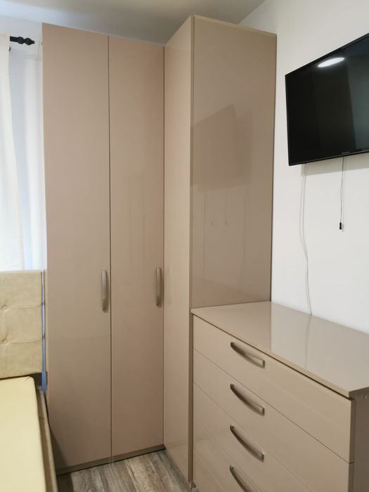 Vând Dulap dormitor