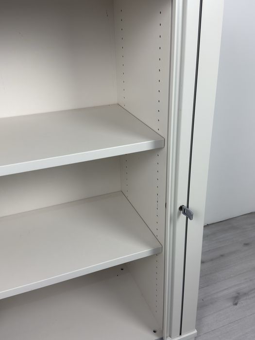 Офис шкаф съхранение за документи и други нужди обзавеждано