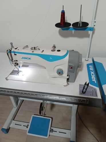Швейная машина Jack F4