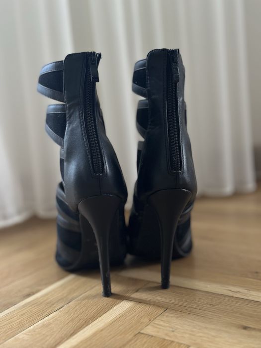 Черни обувки с ток. 11см ток