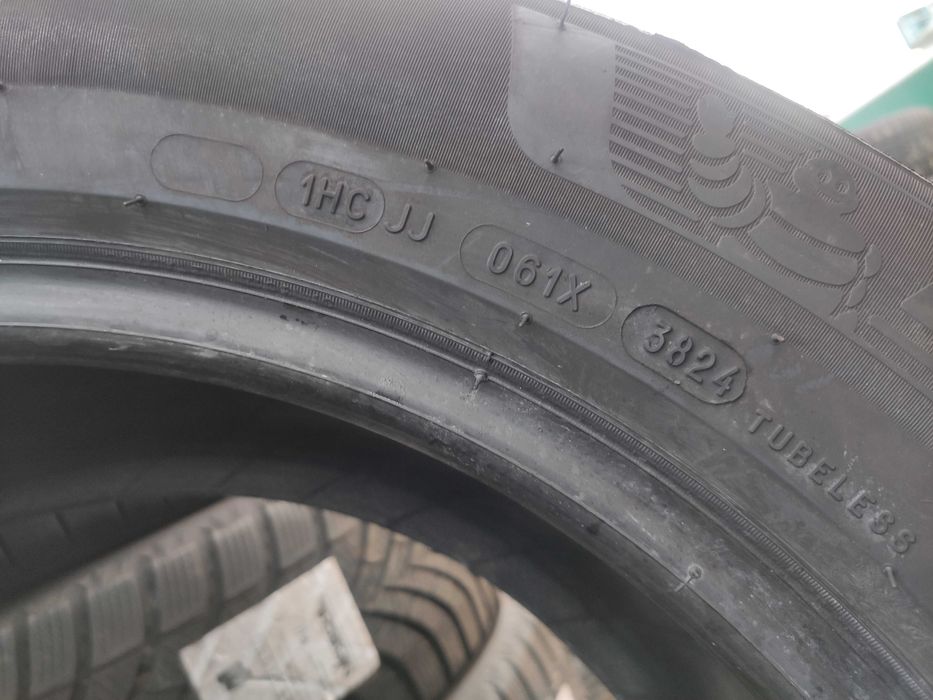 4бр Зимни гуми 235 55 17 - Michelin