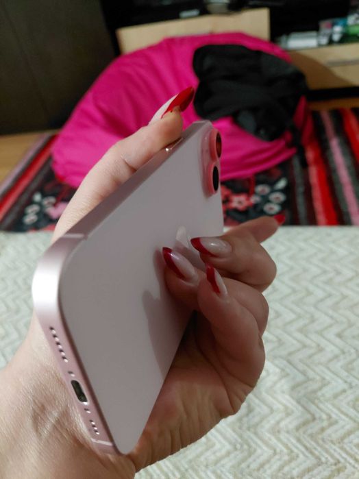 Vând Iphone 15 Pink la cutie.