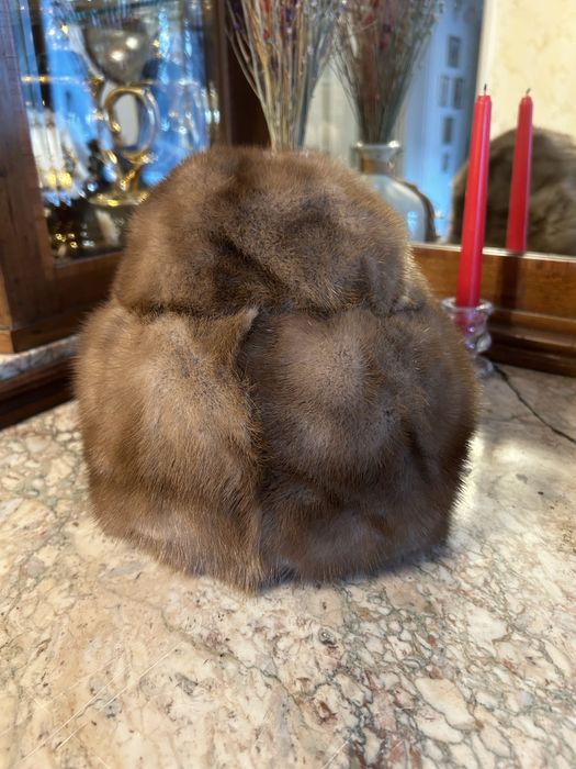 Caciula blana de vizon