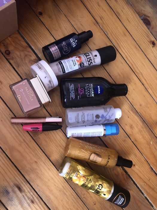 Продавам козметика