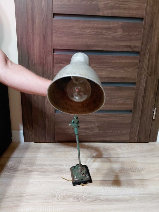 Lampă industrială articulată