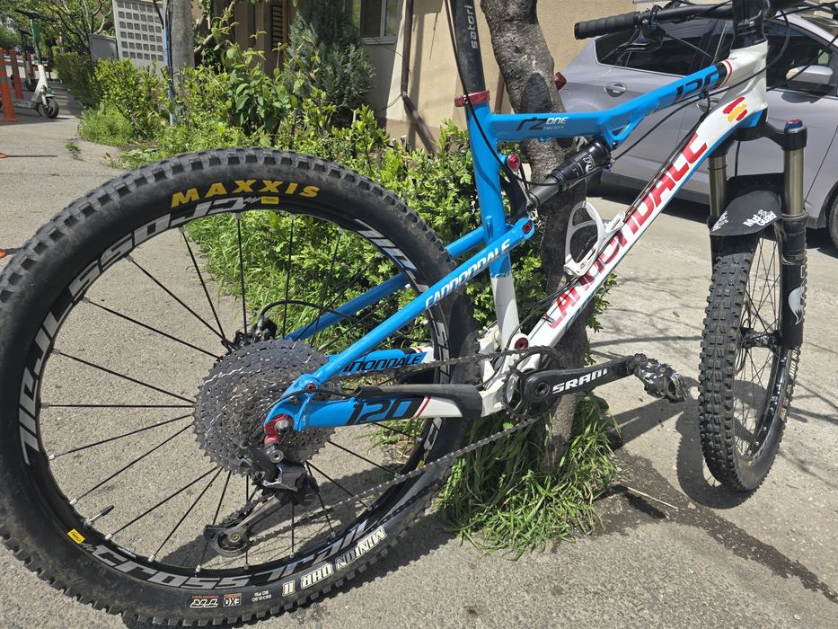 Bicicleta suspensii full reglabile Fox