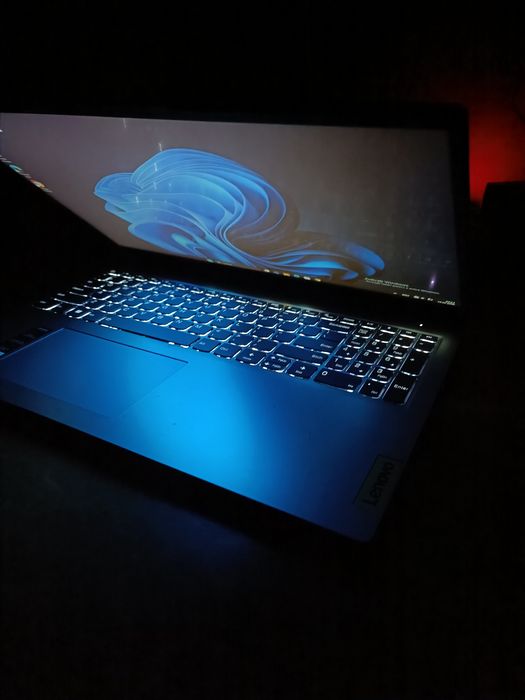Laptop Lenovo ideapad slim 3- 16IAH8.