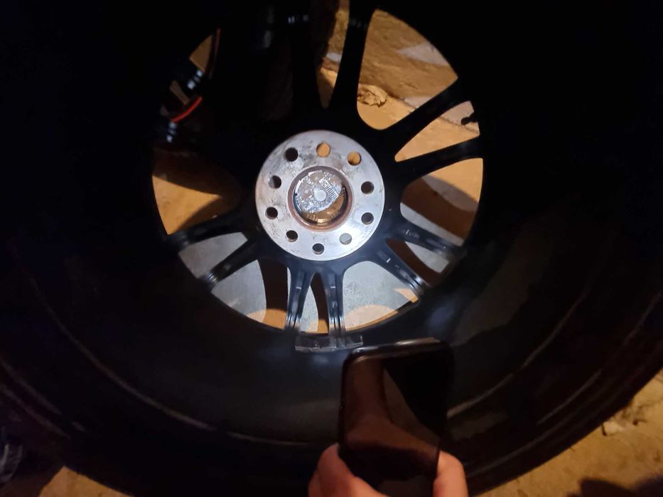 Vând jante r18 Noi cu cauciucuri iarna