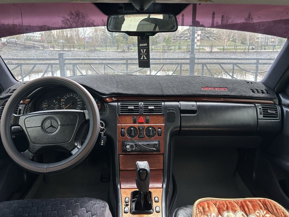 Mercedes Мерседес Е-200