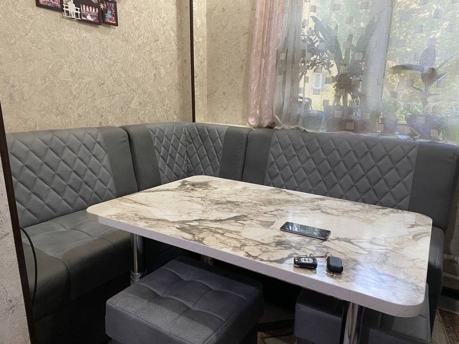 Oshxona uchun yumshoq mebellar endi  atiga 830 mingdan har bir metri