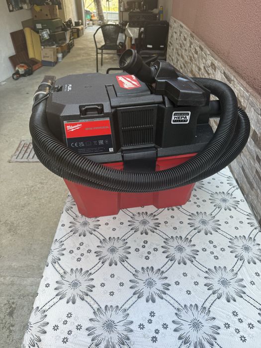 Акумулаторна прахосмукачка MILWAUKEE M18 F2VC23L-0