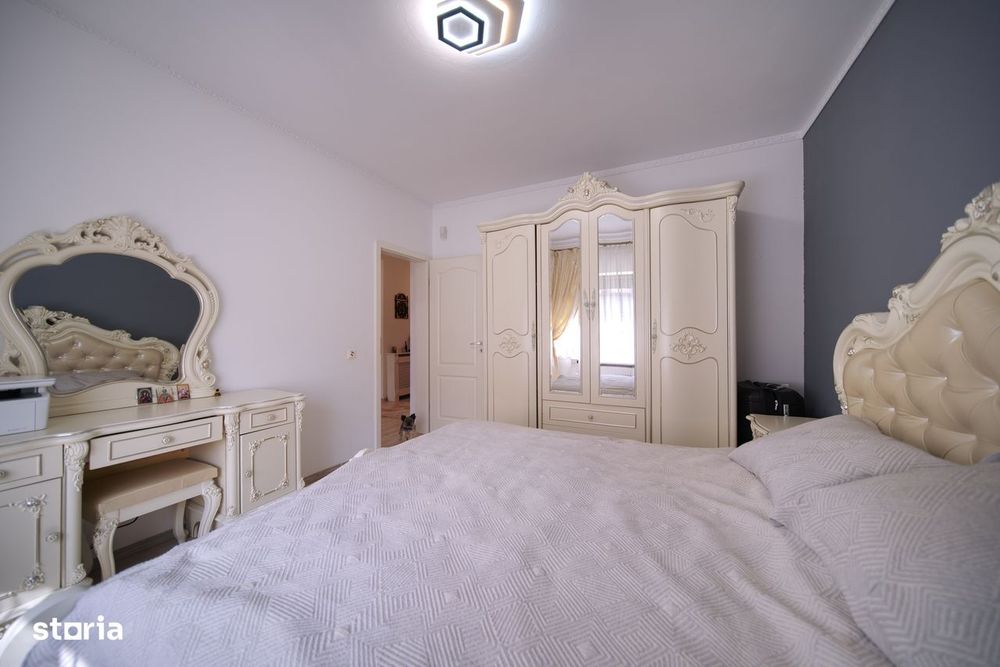 Proprietar vând apartament deosebit cu 170m curte privata 3camere2 bai