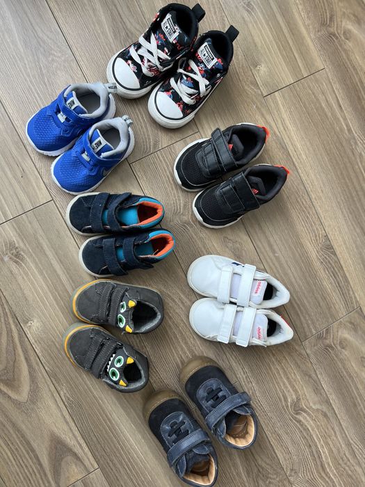 Adidasi baiat marimea 22