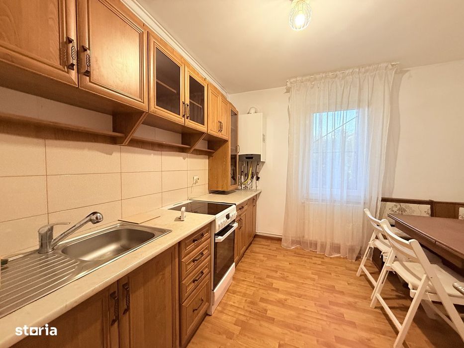 Inchiriez apartament cu 2 camere, decomandat in 7 Noiembrie, etaj 3