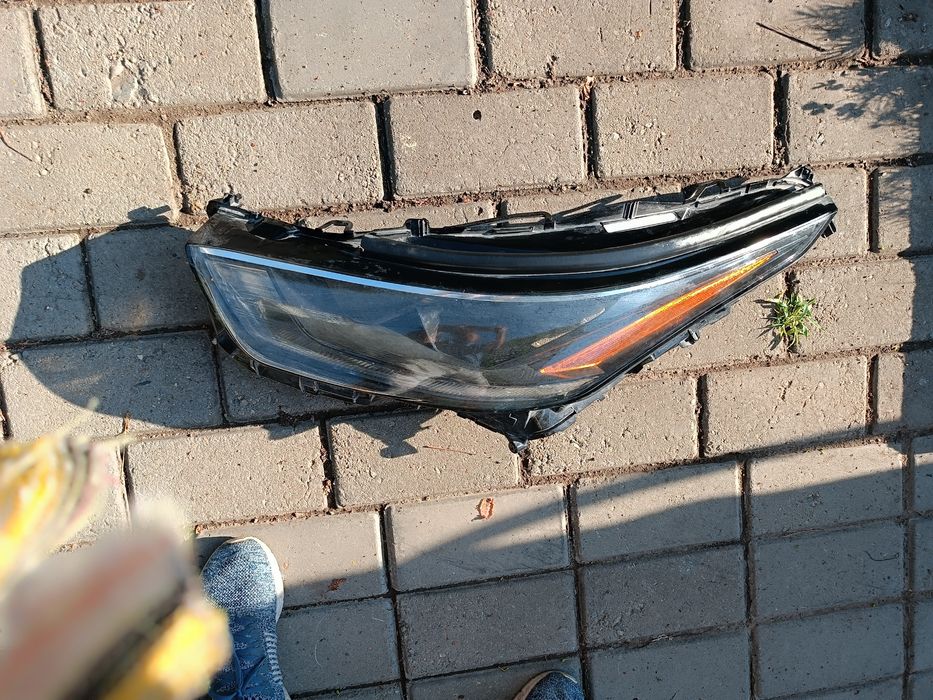 Продам заднее стекло, фара