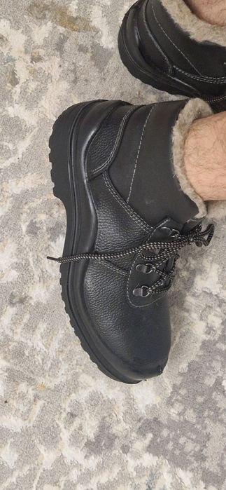 Продаётся зимняя спец ботинка