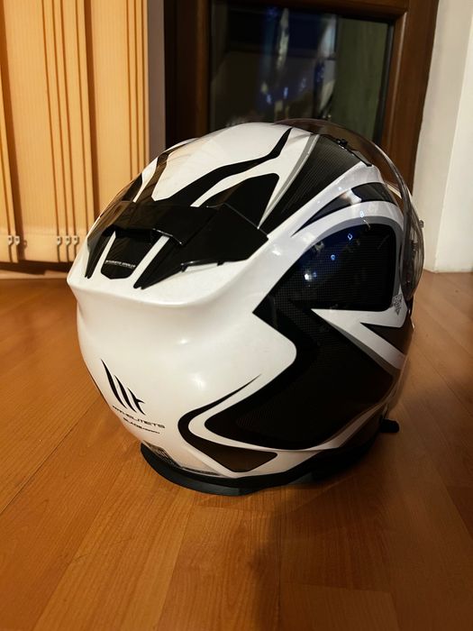 Каска за пистов мотор