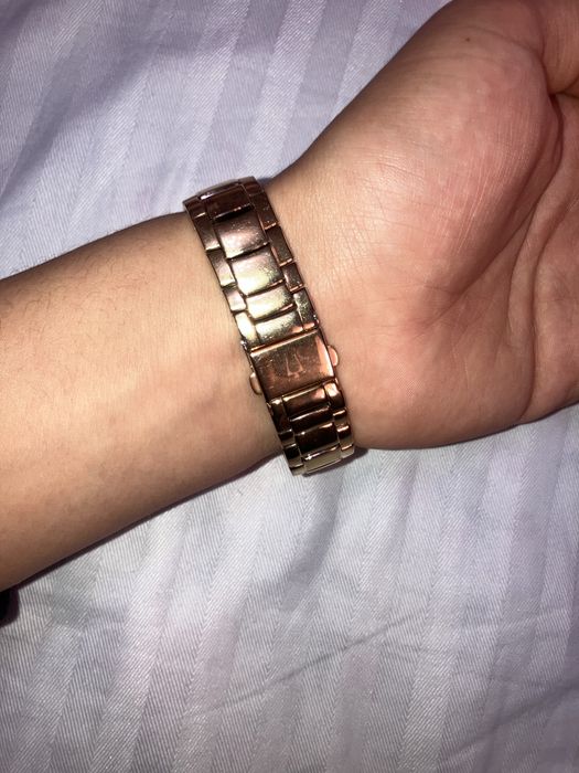 Sotiladi Amerikanskiy soat yarim tilla. Holati alo darajada.