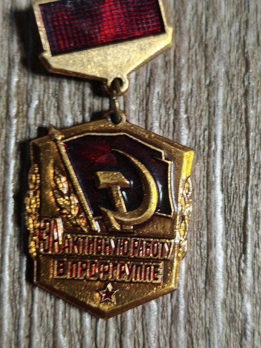 Продам шины, монеты, значки