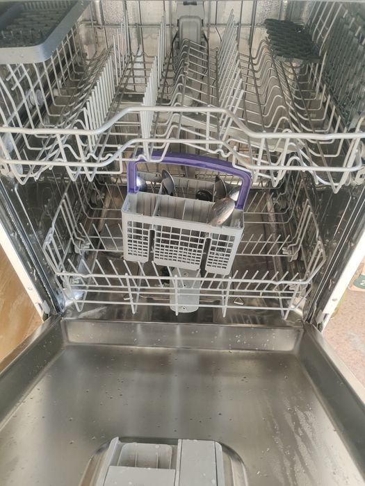 Продам посудомоечную машину