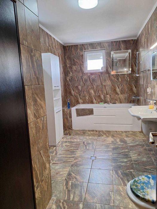 Дава се под наем Къща в Каблешково - 440 кв.м за 408 € - Снимка #16