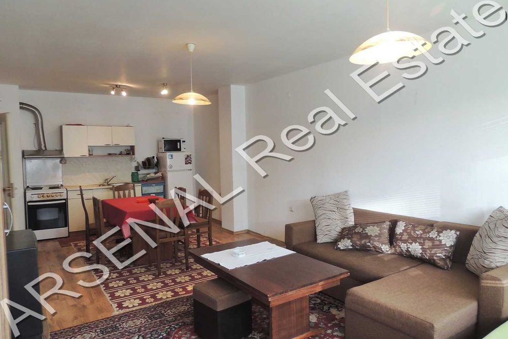 Тристаен апартамент под наем, Стрелбище