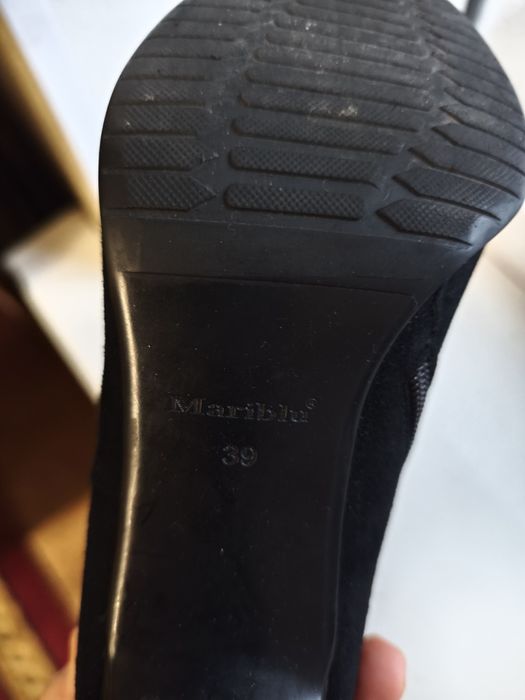 Зимние теплые сапоги на каблуке 39 размер