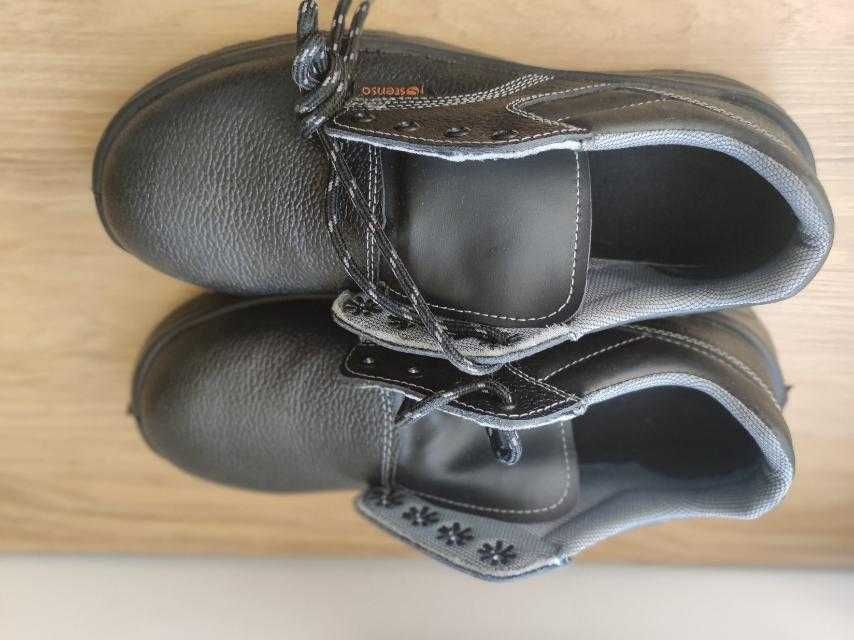 Нови Работни обувки 43 номер - 2 чифта