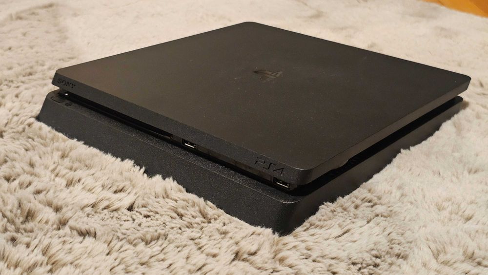 Продавам Playstation 4