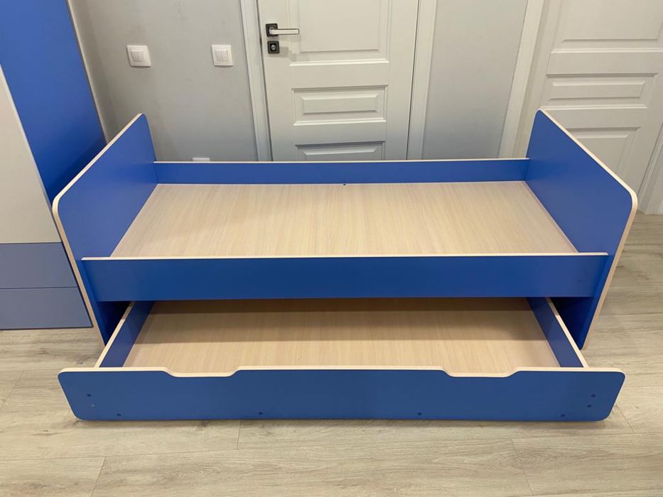 Продам детский шкаф+кровать