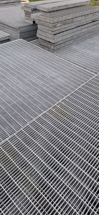 Trepte și gratare zincate