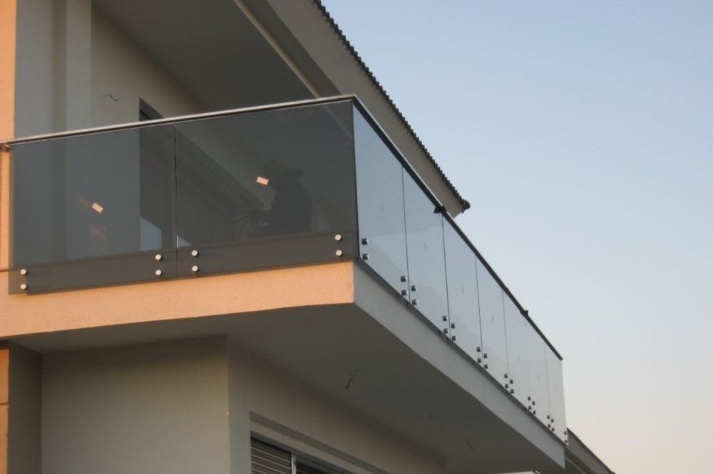 Алуминиеви и Стъклени Парапети