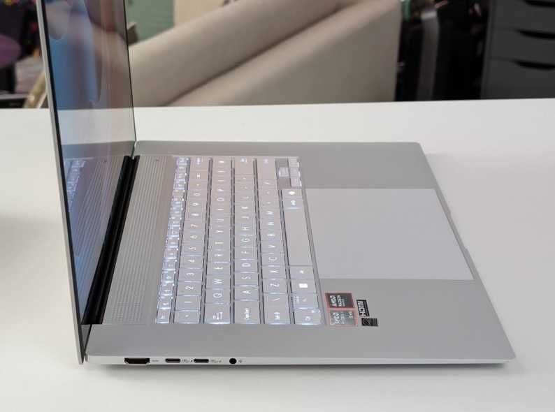 Ryzen AI 9 HX 370/32GB RAM/1TB/16 2.8K 120Hz OLED touch/ASUS Zenbook