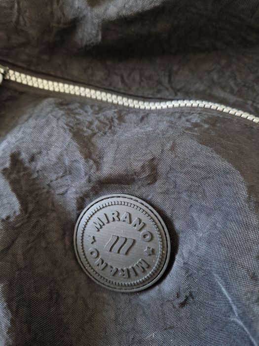 Ghiozdan subtire, material rezistent de fâș