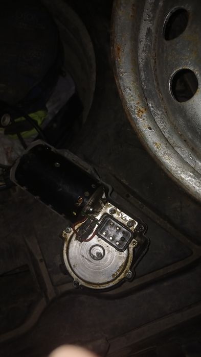 Продам моторчик дворник мерс 124