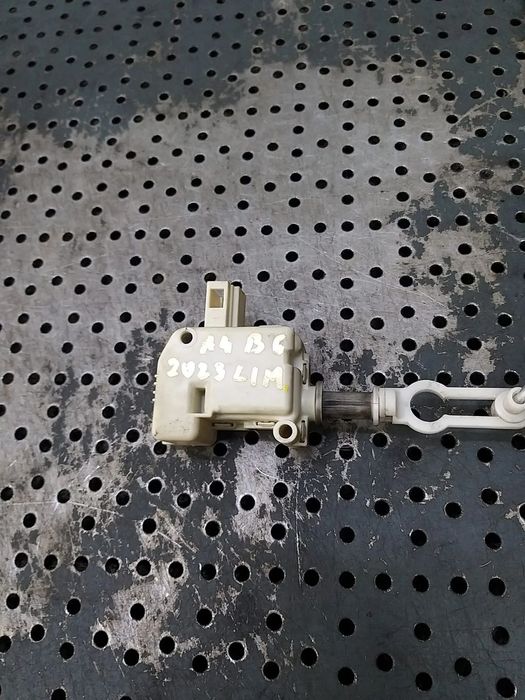 Actuator motoras deschidere portbagaj audi a4 b6 8e 8e5962115