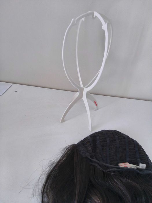 Поставка за перука и комплект препарати за перука