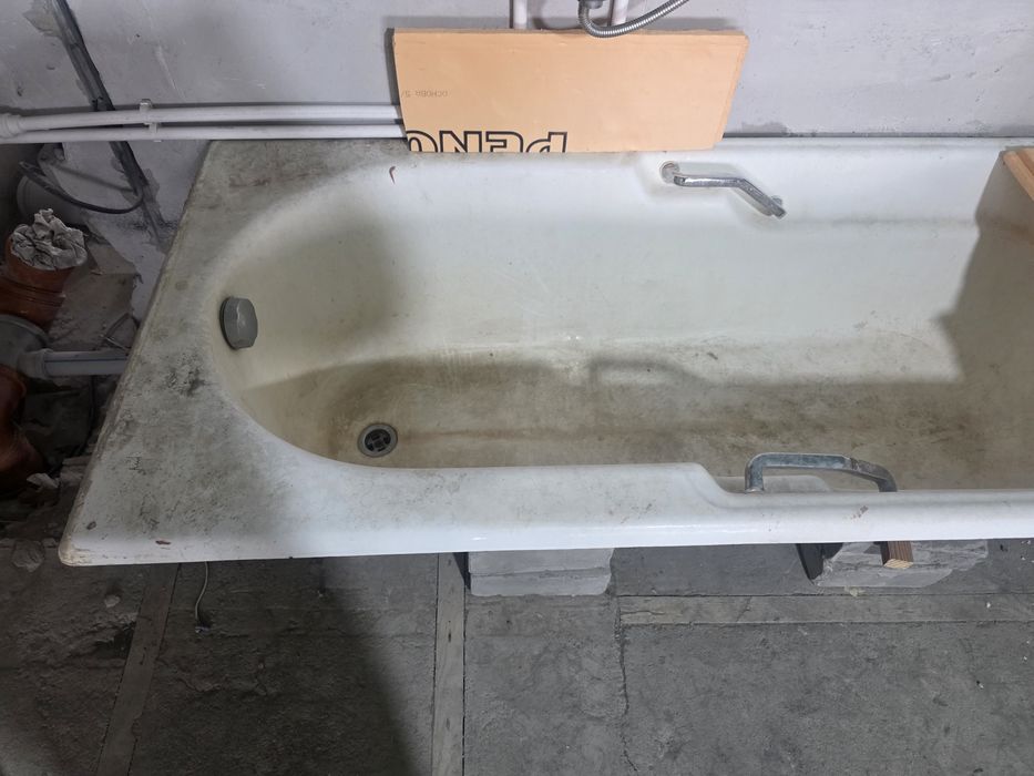 Продам ванную чугунная