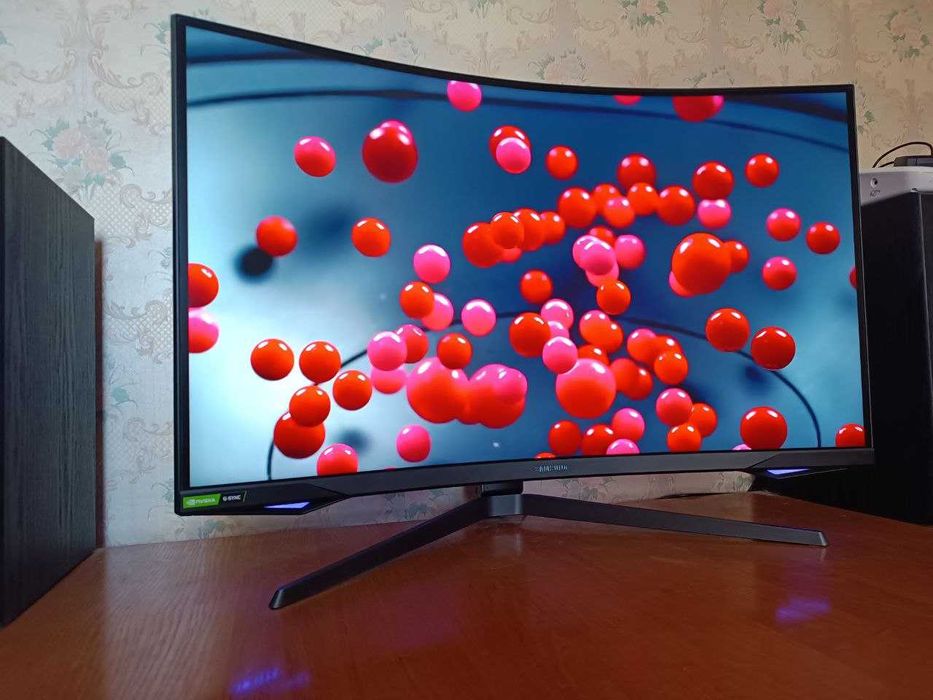 Samsung Odyssey G7 32/VA/240hz