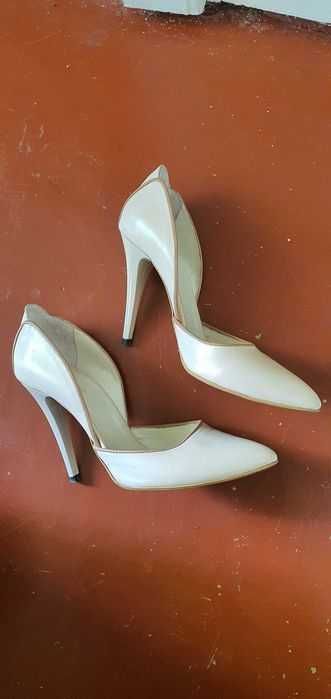 Pantofi piele bej de nuntă-99 ron