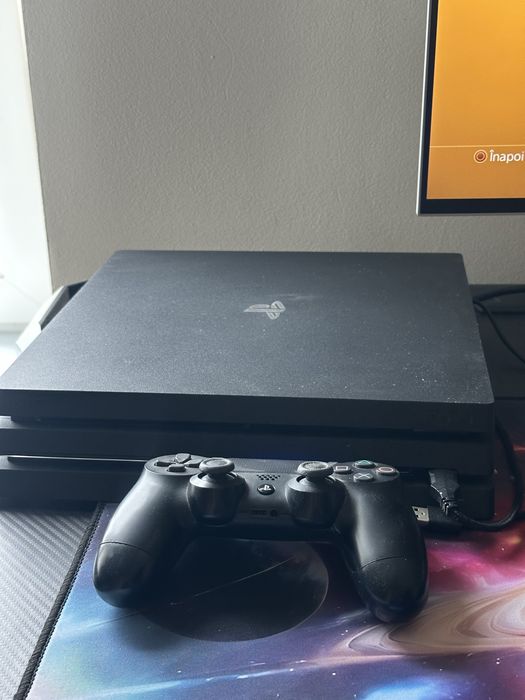 Vand Play station 4 pro 1T