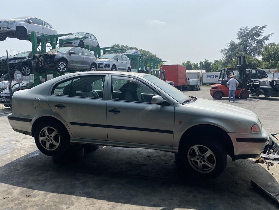 Shkoda Octavia 2.0i НА ЧАСТИ!!!