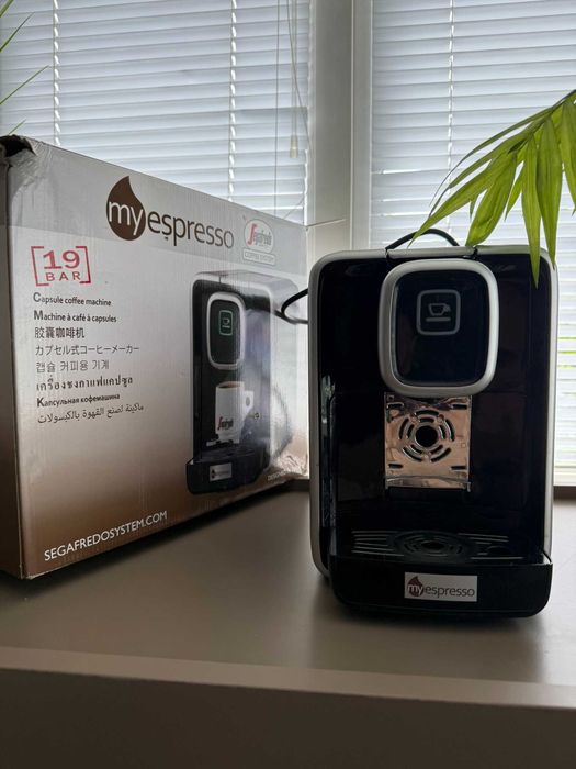 Кафе машина MyEspresso by Segafredo – капсулна, пълен комплект