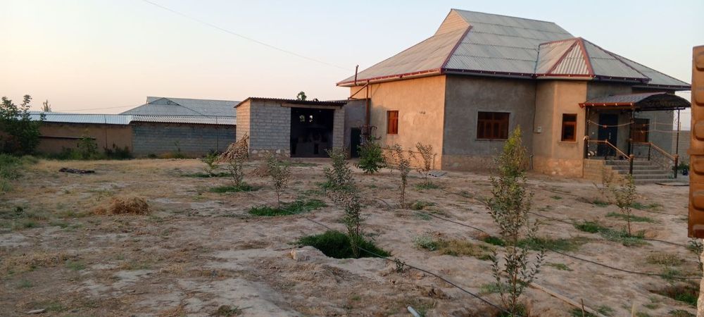 УЙ СОУЙ СОТИЛАДИ 
учаска турар жой докуметальный 12 сотих, сув, газ, э