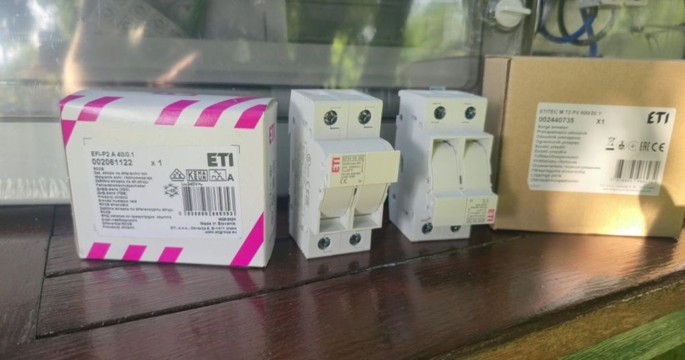 Kit fotovoltaic Huawei 6 kW - invertor hibrid + tablouri + protectii ETI - NOU