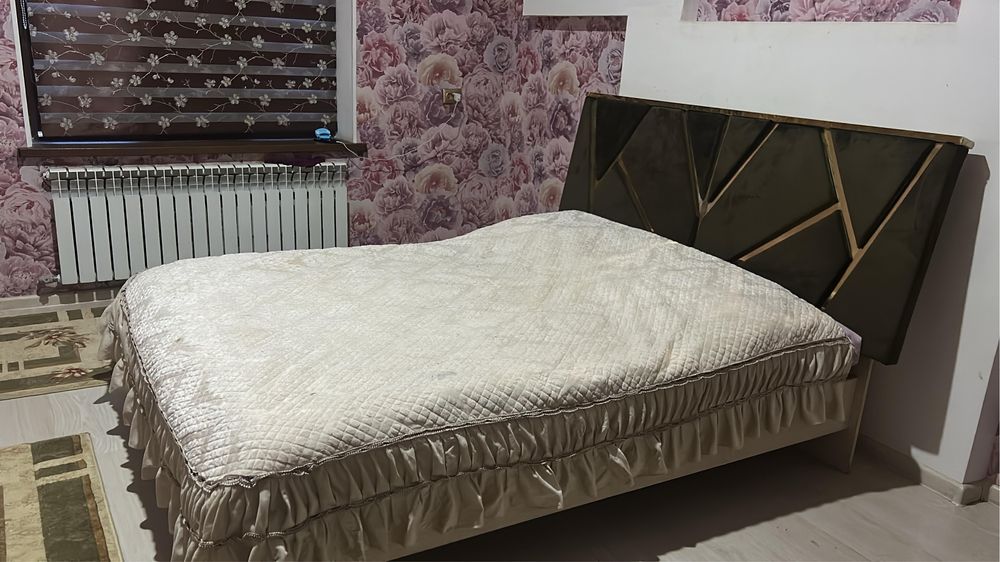 кровать для спальни