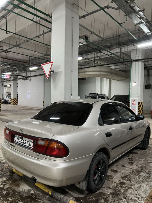 Mazda 323F (familia) продам