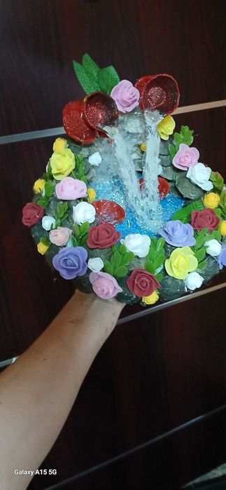 Cascada  cu led si trandafiri din sapun