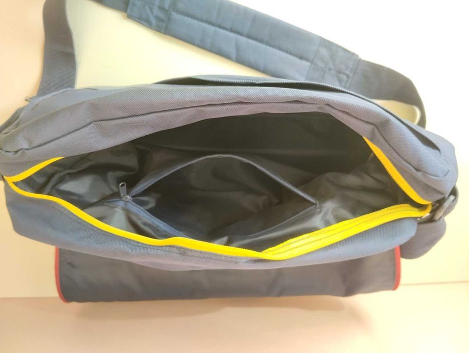 НОВА чанта за рамо Barcelona, раница за училище